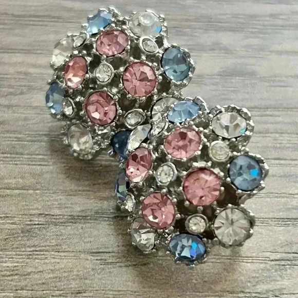 Vintage Style Rhinestone Cluster Earrings Clip On - Picture 4 of 6